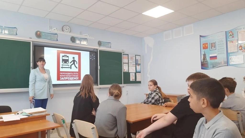 Вы сейчас просматриваете Уступи дорогу поездам